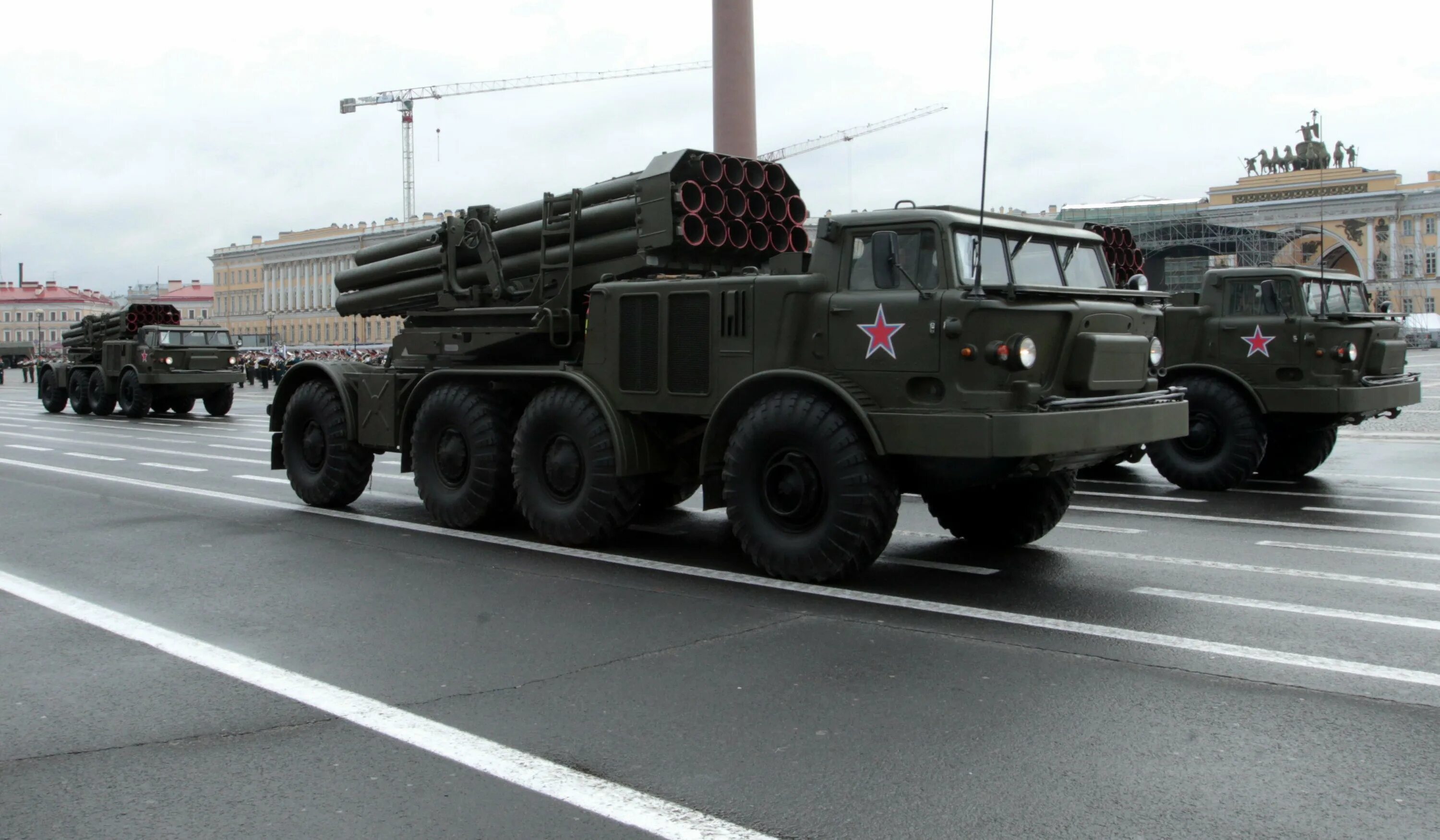 Рсзо ураган 1. Рсзо ураган-1м. 9к512 «ураган-1м». Ураган-1м реактивная система залпового огня. Рсзо ураган-1м 2019.