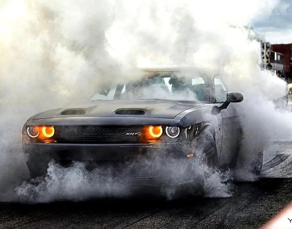 Dodge Challenger дрифт. Бернаут дрифт. Маслкары бернаут. Додж Чарджер бернаут.