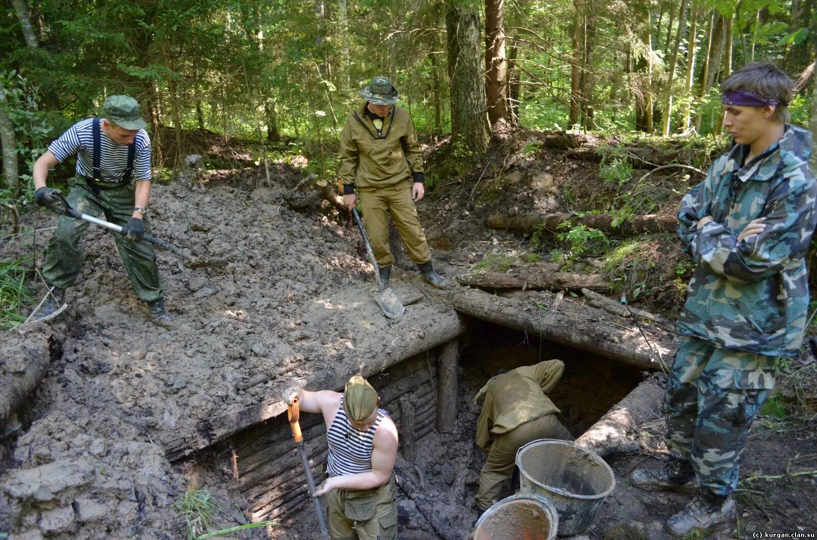 Солдат в блиндаже музей. Призывники россии. Срочники в блиндажах. Срочники в блиндажах. Блиндаж в армии.