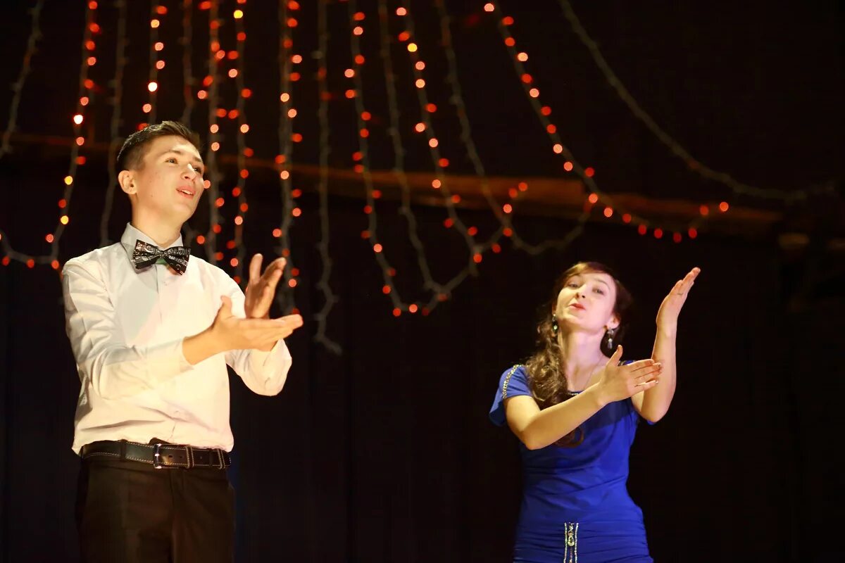 песни для глухих. жестовая песня христианская. красивые глухие девушки. песня ты моё счастье на языке глухих. жестовая песня презентация.