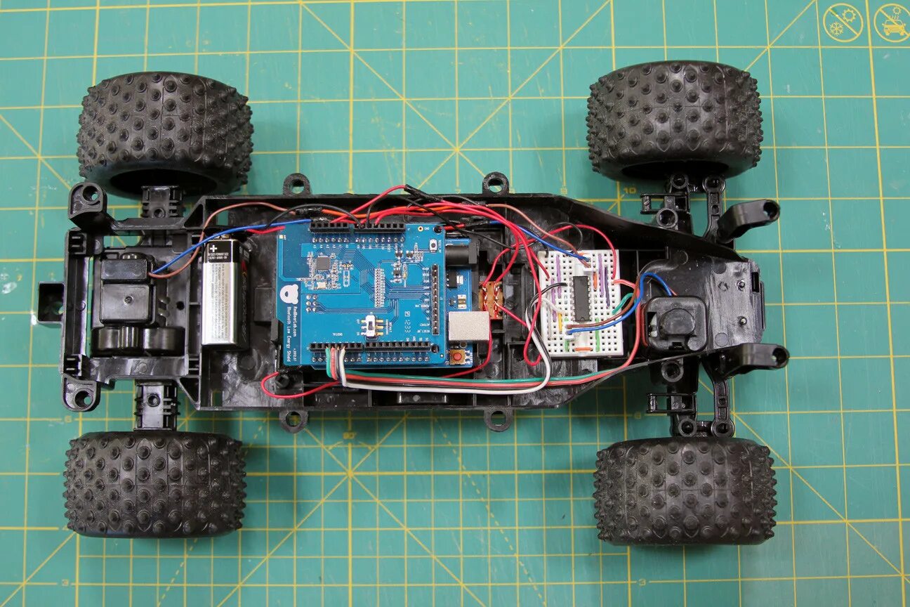 Самодельное радиоуправление. Arduino uno робот. Машинка 4 на 4 ардуино. Плата управления радиоуправляемой машины ардуино. Ардуино проект машинка.