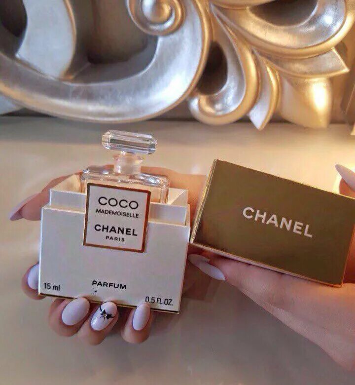 Духи Coco Mademoiselle Chanel Paris. Лэтуаль духи Шанель Коко. Шанель духи летуаль мадмуазель. Миниатюра парфюма Коко Шанель.