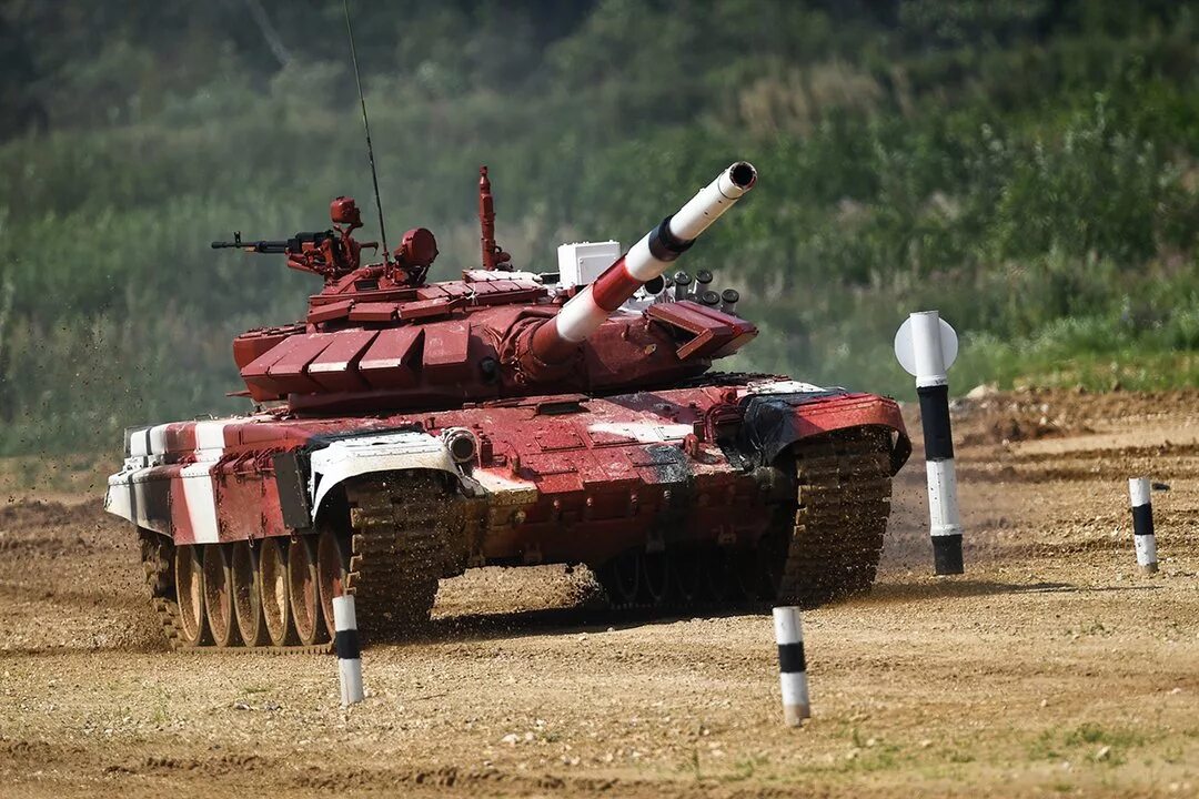 Танковый биатлон 2015. Танковый биатлон танки. Красный танк танковый биатлон. Танковый биатлон Россия.