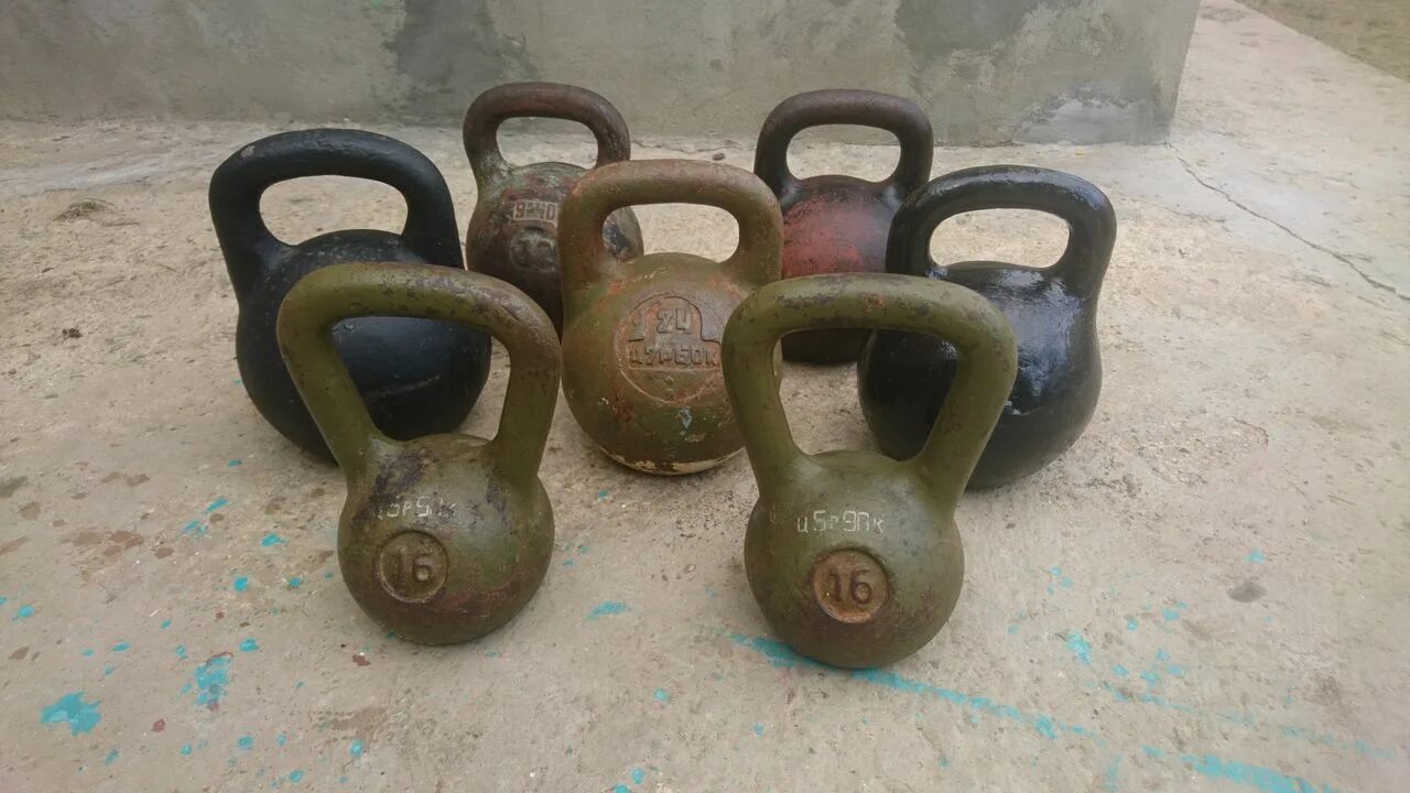 Гири 16кг 24кг 32кг. Гиря 16 кг. Гиря Kettlebell 16 кг. Гири 16 24 32 кг.