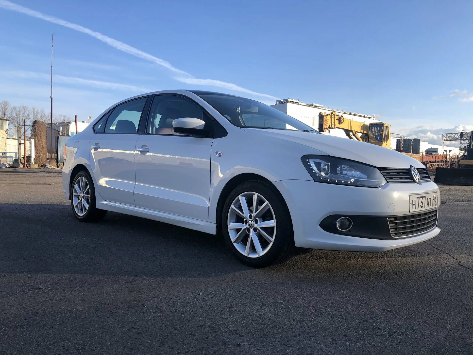 Volkswagen r16. VW Polo sedan Сток r17. Поло седан р16. Поло седан r16 от Рапида. Volkswagen Polo sedan r16.