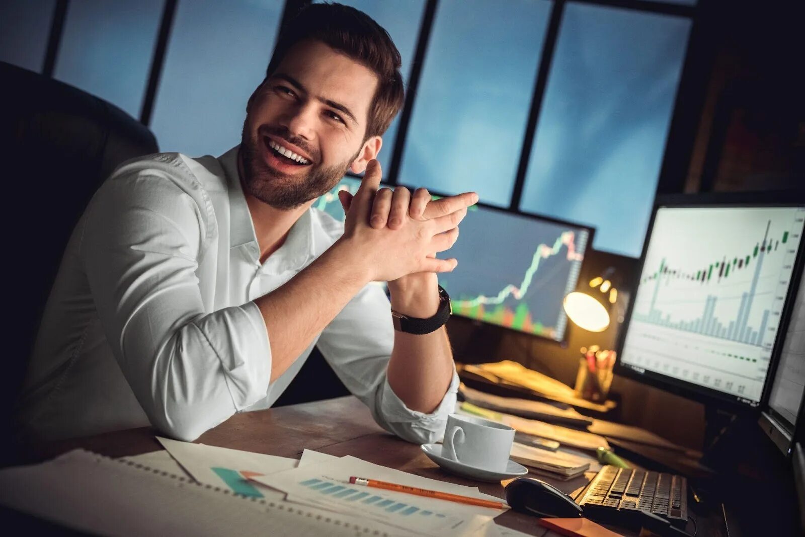 Профессиональный трейдер. Успешный трейдер. Торговля на бирже трейдинг. Trading man. Трейдер.