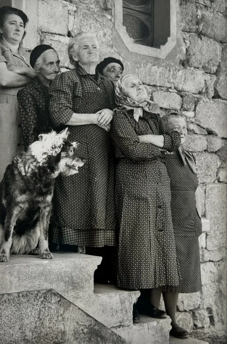 Уличная фотография. Ретро фотографии. Бабушка. Три женщины ретро. Немецкие старушки ретро.