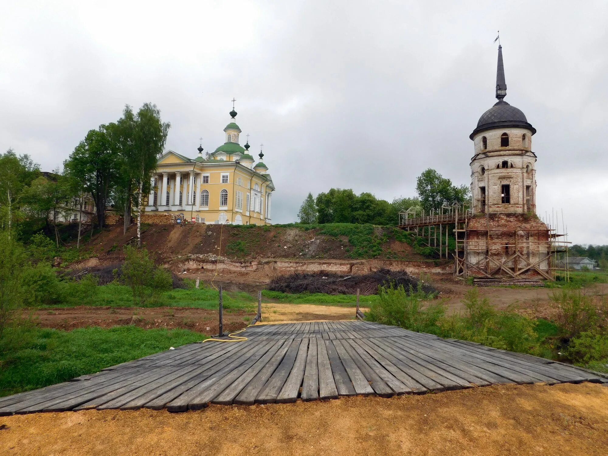 Река песья деньга. Тотьма Песья деньга. Краснофлотская набережная Тотьма. Вологодская область Тотьма мост. Река Тотьма.