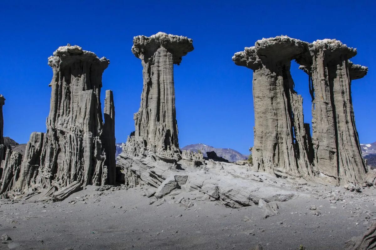 Осадки в горной местности. Деогическая деятельность вестра. Эоловые «каменные столбы». Корразия и дефляция. Деятельность ветра дюны.