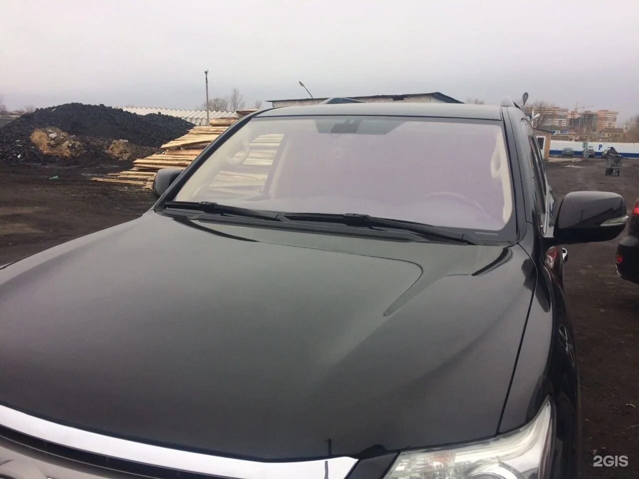Атермальное стекло xyg solar x. Тонировка хамелеон 93 процента. Атермалка хамелеон. Антиблик на лобовое. Камри 70 лобовое хамелеон.