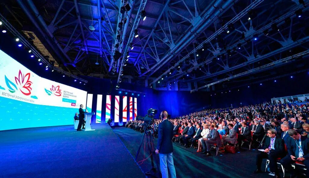 Во владивостоке проходит восточный экономический форум. Восточный экономический форум. Вэф 2022 владивосток. Вэф 2021. Восточный экономический форум владивосток 2022.