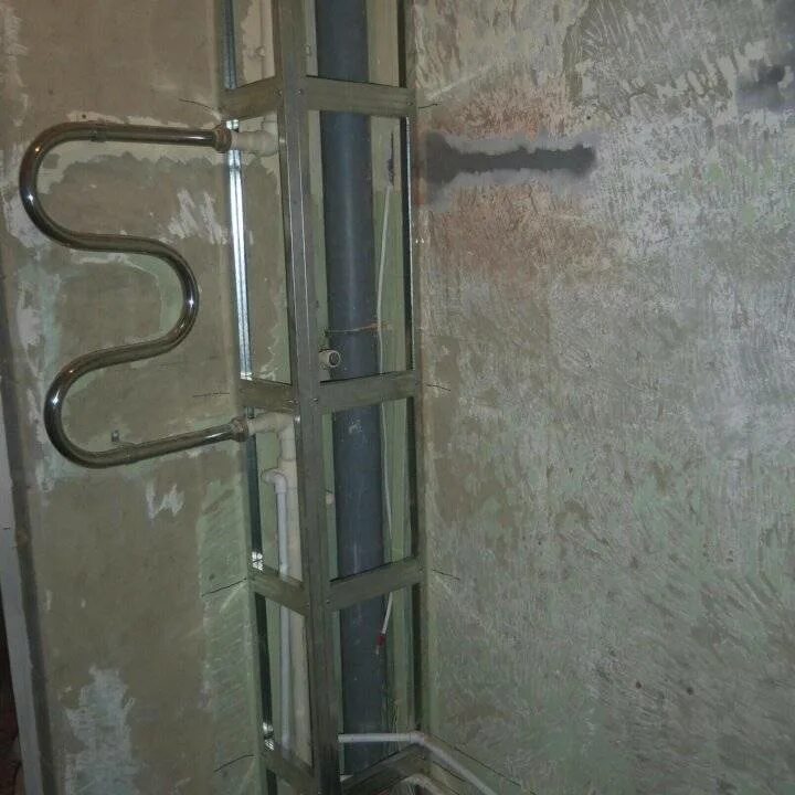 Как сделать стену из гипсокартона в ванной. Каркас для труб в ванной. короб из гипсокартона для труб. короб из гипсокартона для труб в ванной.