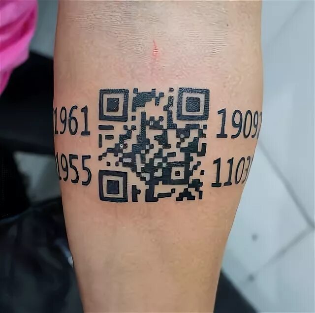 Татуировка код. Qr тату. татуировка qr код. тату в виде qr. qr код на руке.