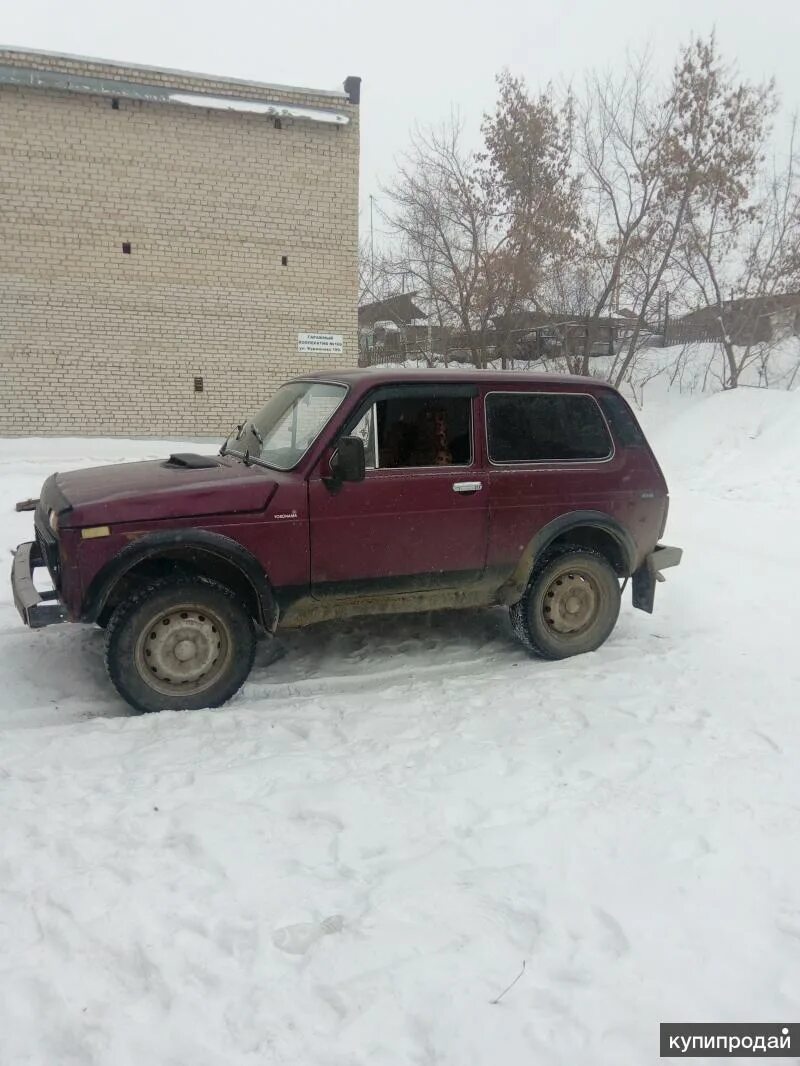 Нива в барнауле. Ваз нива в барнауле. Цвета автоваз нива 2000 год. Завышенная нива. Ваз 2121 нива бордовая.