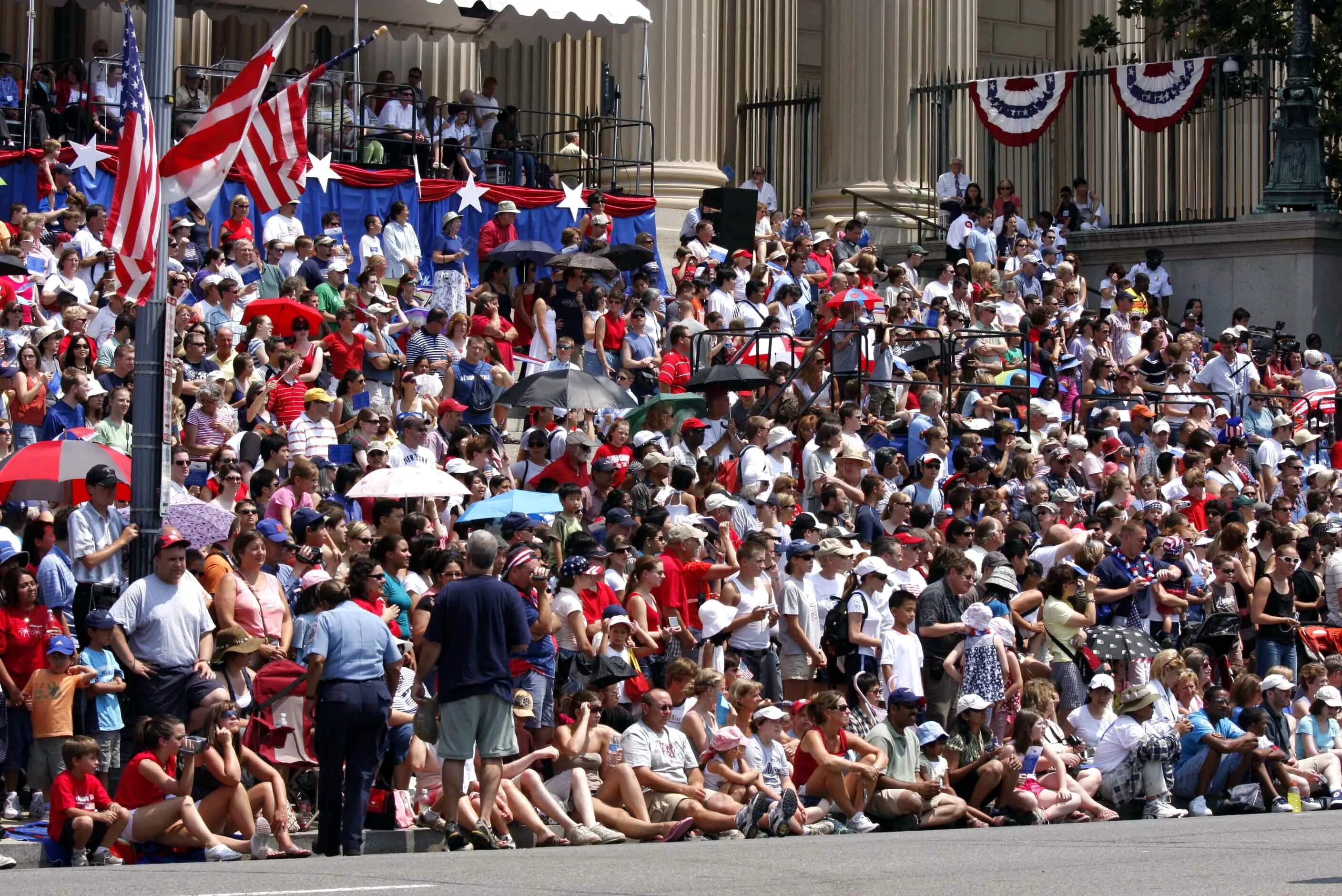 Свобода массовой информации. Принцип независимости сми. Минск площадь независимости митинг. Массовая независимость. День независимости сша парад.