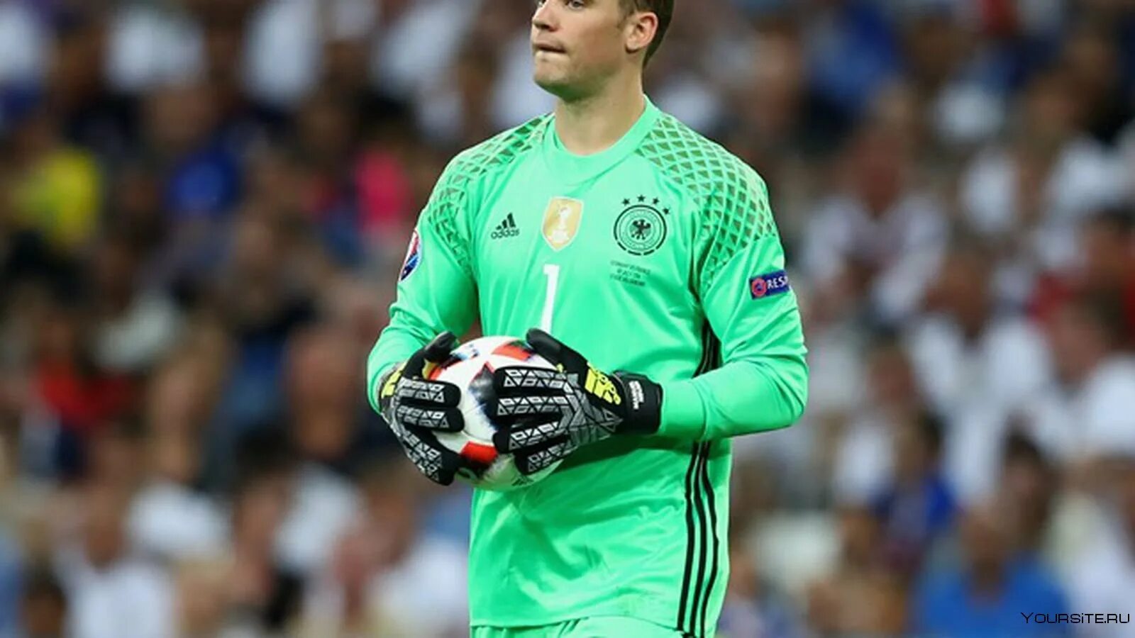 Сколько вратарей в команде. Мануэль Нойер. Manuel neuer футболист. Мануэль Нойер Бавария. Мануэль Нойер сборная 2022.