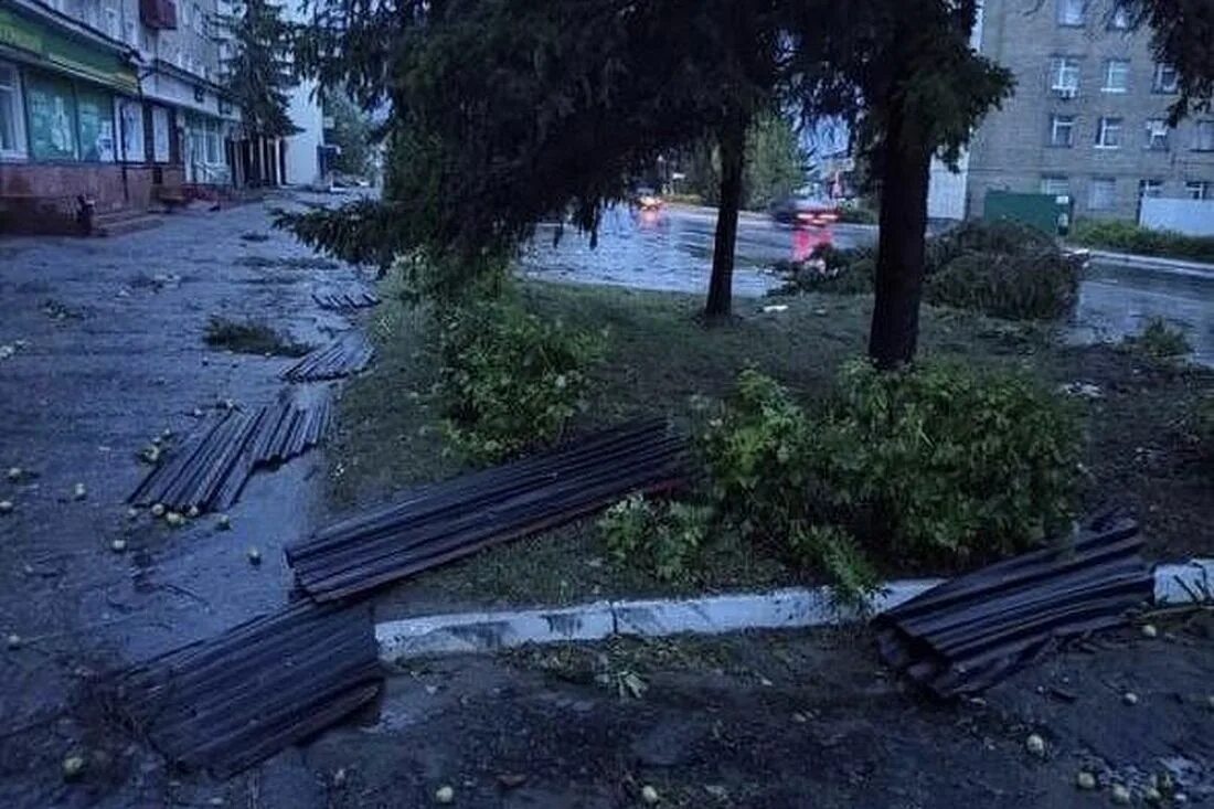 Новости в никольске пензенской. Ураган в никольске. Новости в никольске пензенской. Центральная площадь славы никольск. Ураган в пензе.