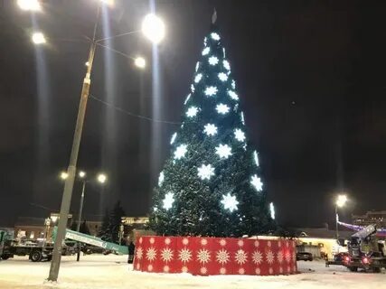 Украсить главную елку