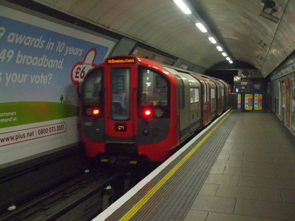 Underground line. Victoria line london underground. лондонский метропоезд 1995 stock. london underground 2009 stock victoria line. stock 2009 london underground.