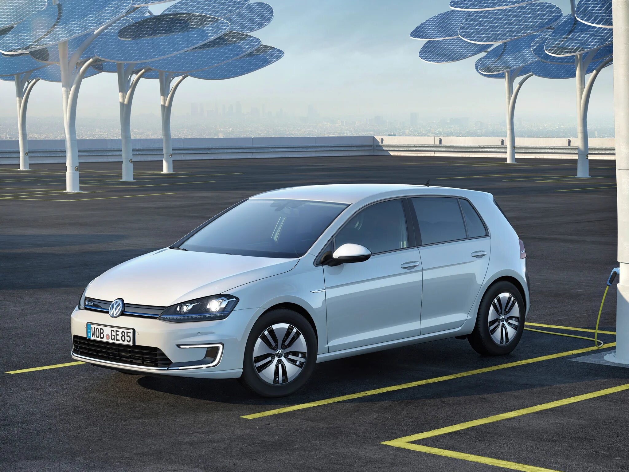 Volkswagen e. Volkswagen e. Volkswagen golf электромобиль. Volkswagen e. Volkswagen e-golf 2019.