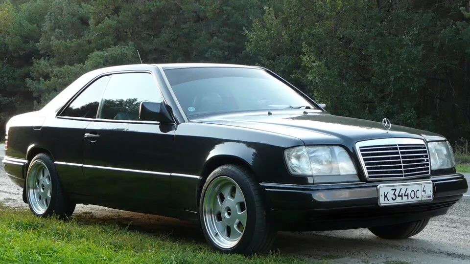 Купить мерс 124 авито. Mercedes Benz 124 Coupe. Mercedes Benz w124 e220. Mercedes Benz c124. Mercedes c124 e220.