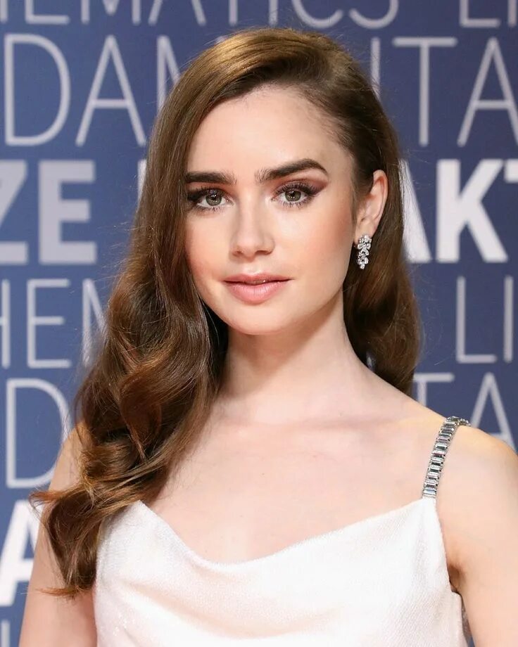 Куплю актрису 2023 отзывы. Lily Collins.