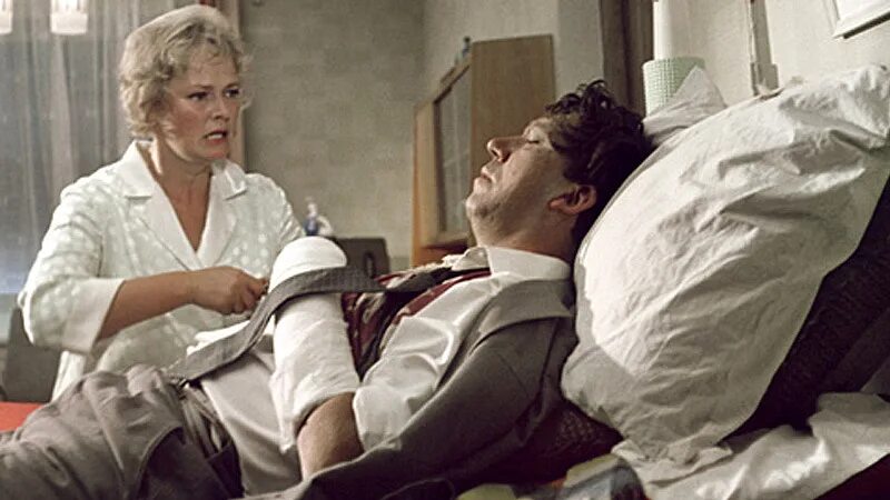 Стюарт прошлая жизнь голый том харди. Оттуда он и попал в. Ученье вот чума цитата. Фильм про нэнси в лифте. Юрий никулин оттуда.