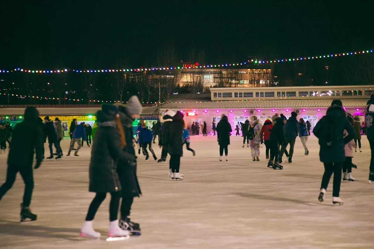 Каток Татышев Красноярск. Каток на Татышева Красноярск. Татышев парк Красноярск каток. Остров Татышева каток. Катки красноярск расписание