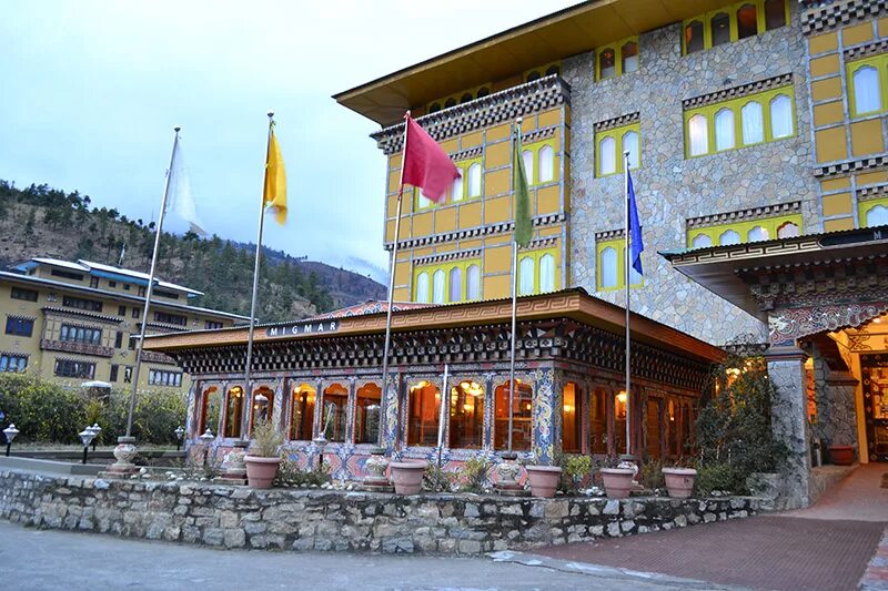 Бутан гост. Отели в бутане. Мигмар. Royal Palace in butan.