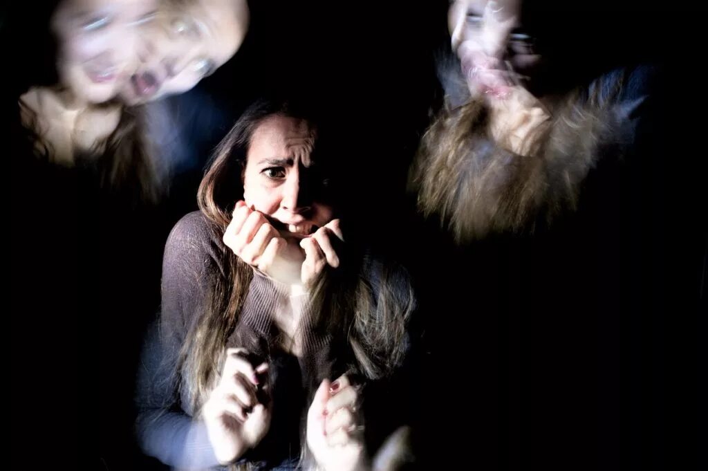 Психоэмоциональные нарушения. Лица страдающие психическими расстройствами. Орущий человек. Сюрреализм эмоции. Тяжелые психические заболевания.