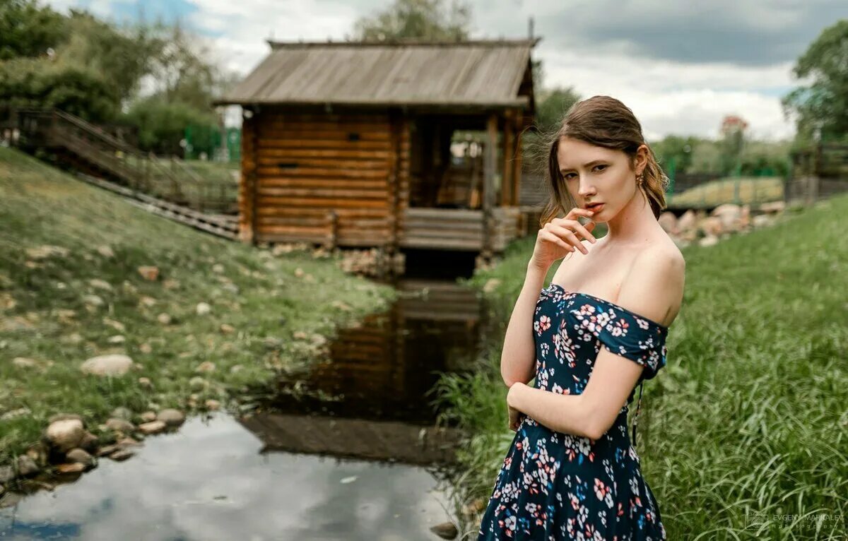 Деревенская д. Disha Shemetova модель. Диша Шеметова в деревне. Евгений маркалев фотограф. Деревенские женщины.