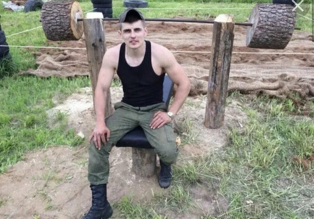 Паренек из деревни рядом с. Деревенский парень. сельский парень. парень из деревни. простой деревенский парень.