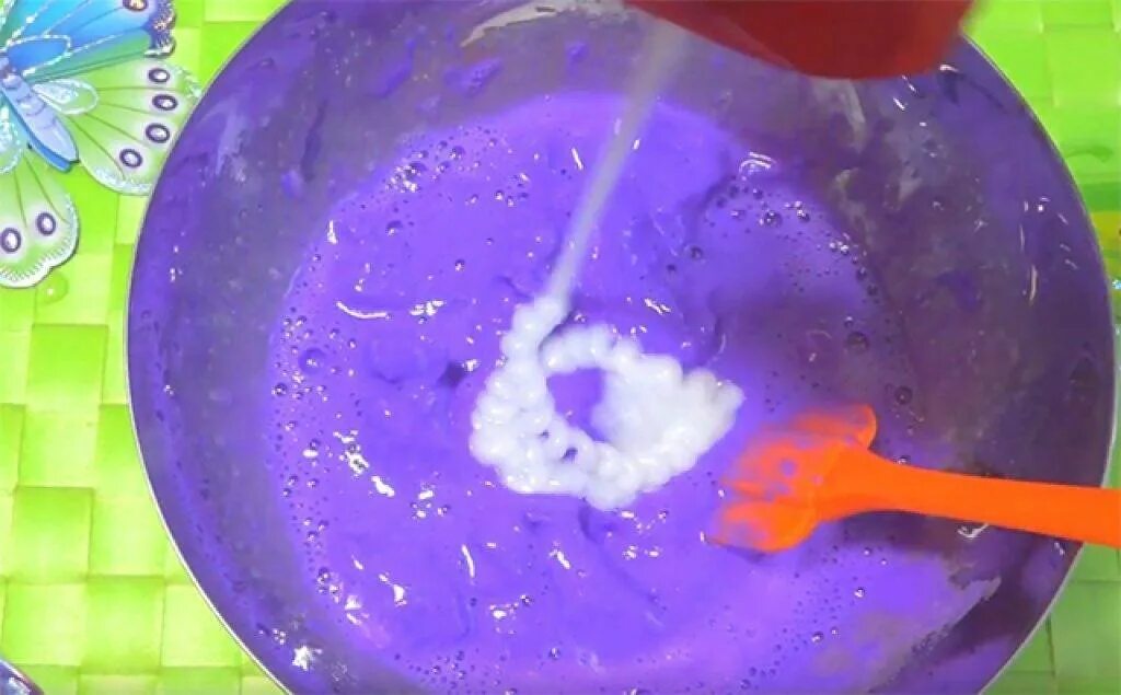 воздушный пластилин и слайм. слаймы из лёгкого пластилина. воздушный пластилин и слайм. видео как сделать слайм из пластилина. слайм без клея и тетрабората из лёгкого пластилина.