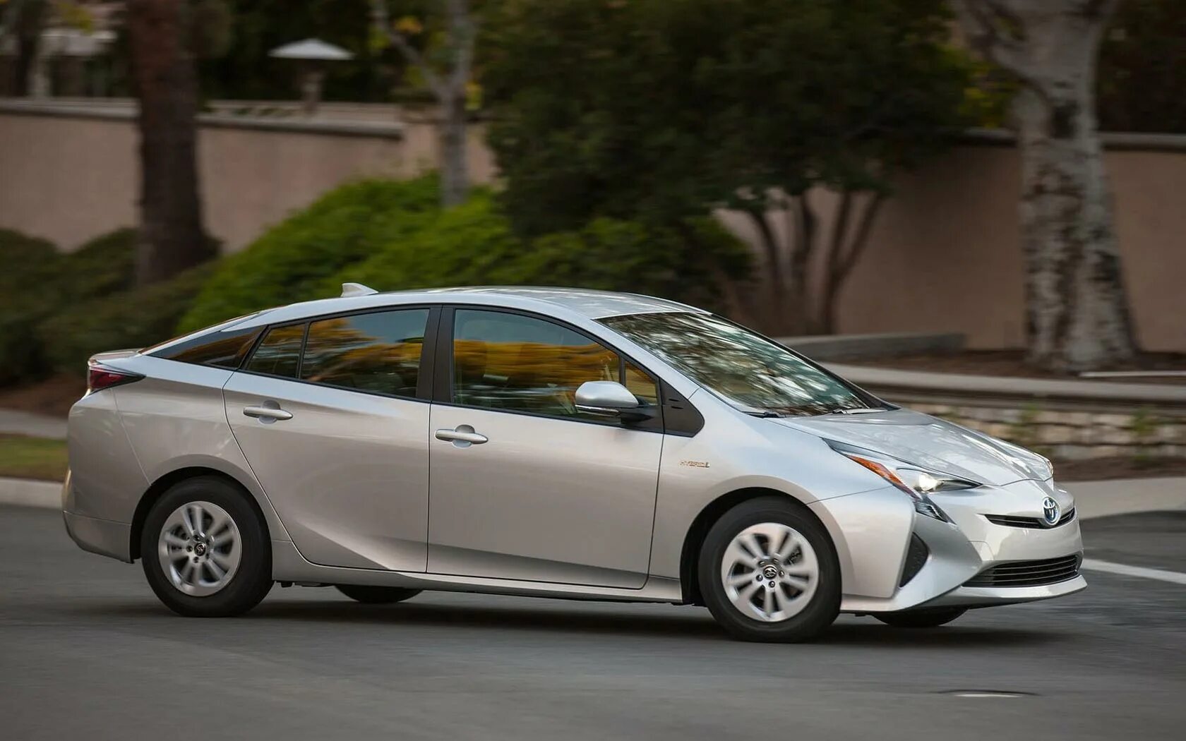 Toyota Prius Hybrid 2016. Тойота Приус гибрид 2016. Тойота Приус 2017. Тойота Приус гибрид новая.