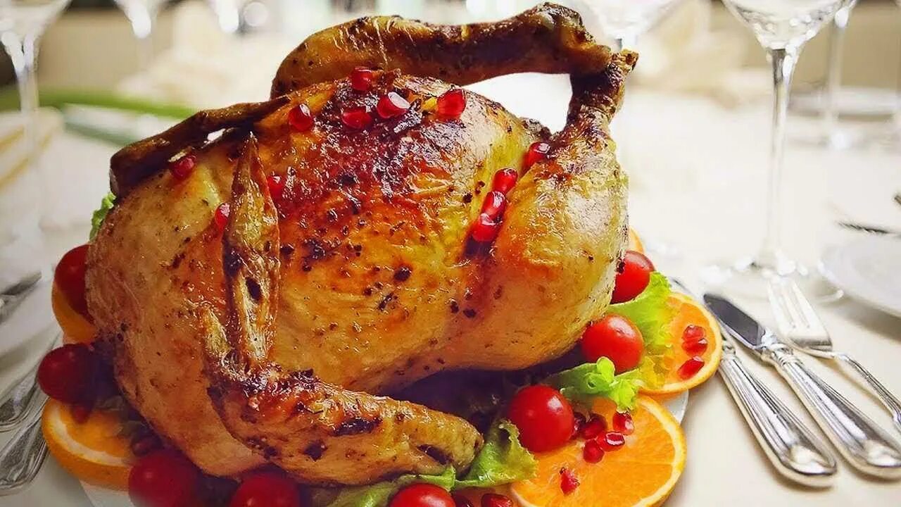 Курица целиком в духовке со сливочным маслом. Курица в духовке. курочка с хрустящей корочкой. курица целиком. курица в духовке целиком.