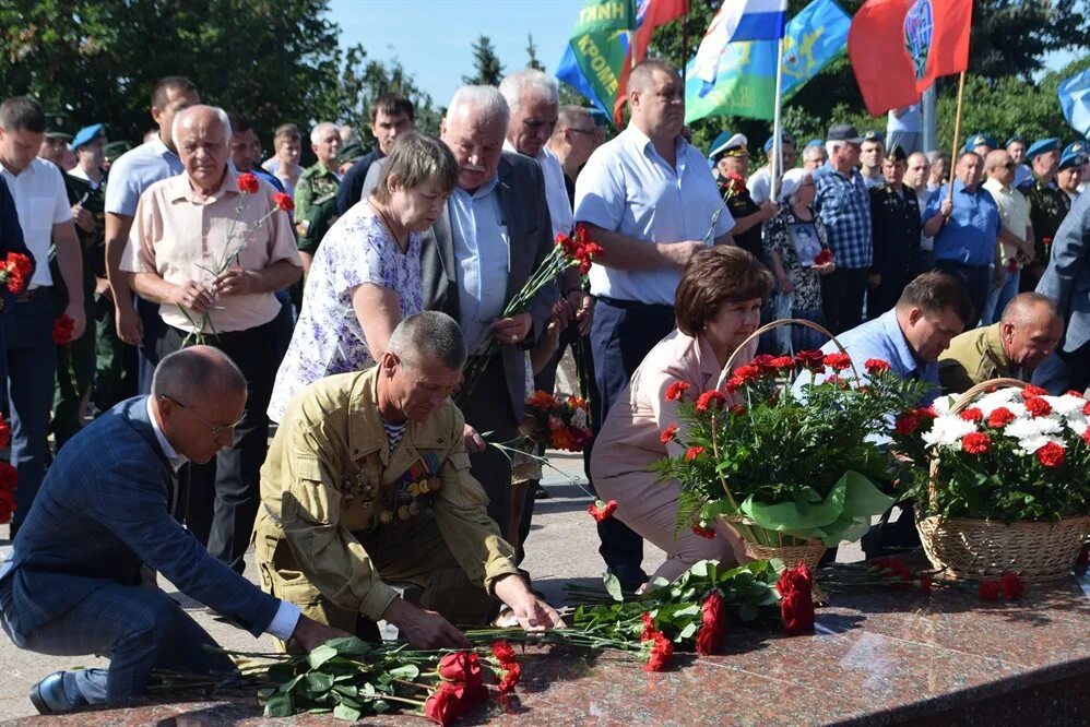 Список погибших ульяновск. 2 Августа 2022 возложение цветов Ульяновск. Памяти десантников. Аллея славы ВДВ Ульяновск. Возложение цветов воинам десантникам.