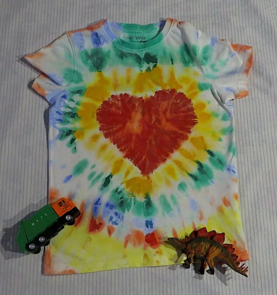 Футболка в технике узелковый батик. Окрашивание футболки в стиле тай дай. Хиппи tie-dye. Мандала узелковый батик. Как сделать футболку тай дай.