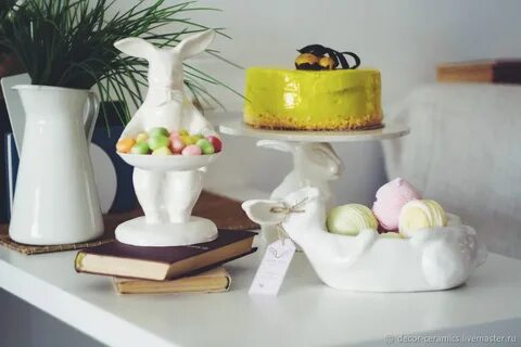 Тарелка с зайцами