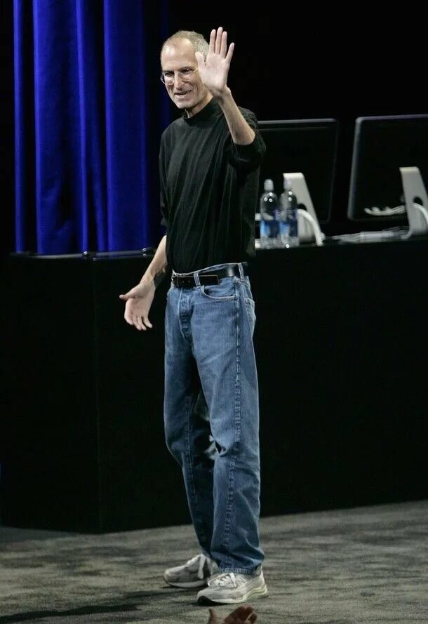 Стиль Стива Джобса. Стив Джобс одежда. Стив Джобс рост. Стив Джобс в полный рост одежда. Кроссовки стива джобса