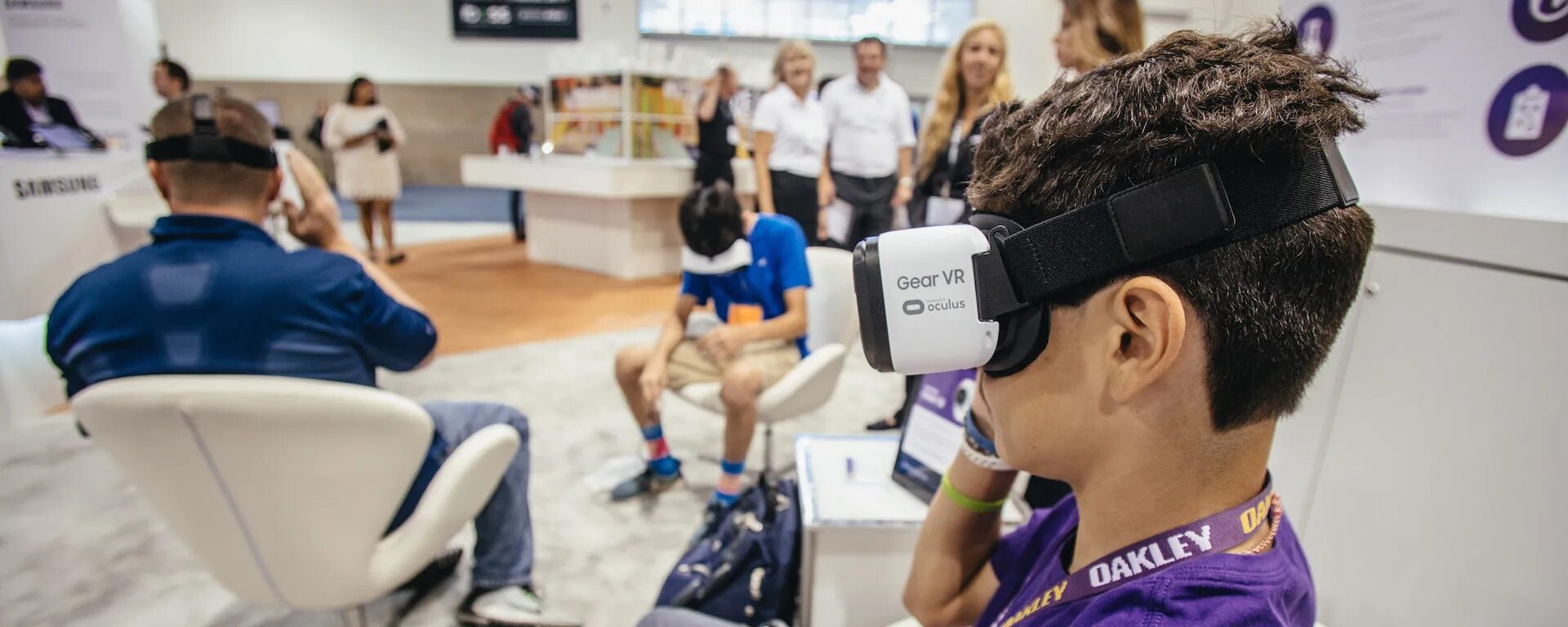 Класс виртуальной реальности. Виртуальная реальность в школе. VR В образовании. Виртуальная реальность в образовании класс.