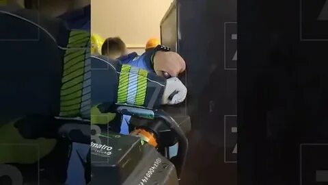 Неожиданно открылась