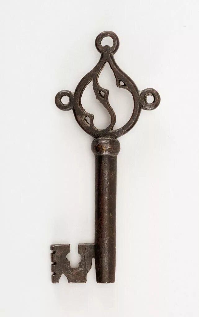 Public с#. Старинный ключ. Референсы ключей. Старинные секретные замки и ключи. Ключ дверной старинный.