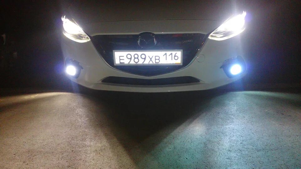 Mazda 3 2014 ПТФ. Ксенон в ПТФ Mazda 3 BL. Ксенон ПТФ на Мазда 6 GJ 2014. Мазда 3 2014 туманки. Ксенон мазда 3