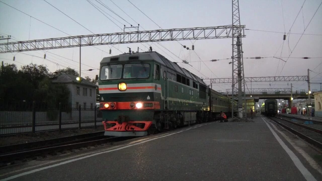 Волгоград тракторная пассажирская. Поезд тэп70. Тэп70 Волгоград. Суровикино станция Волгоград. Поезд Волгоград Суровикино.