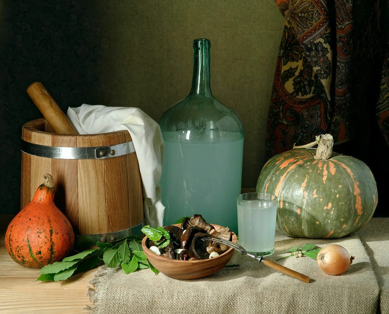 Хлебный самогон. Самогон. Самогонный аппарат самогонщики. Самогон. Самогонный аппарат самогонщики.