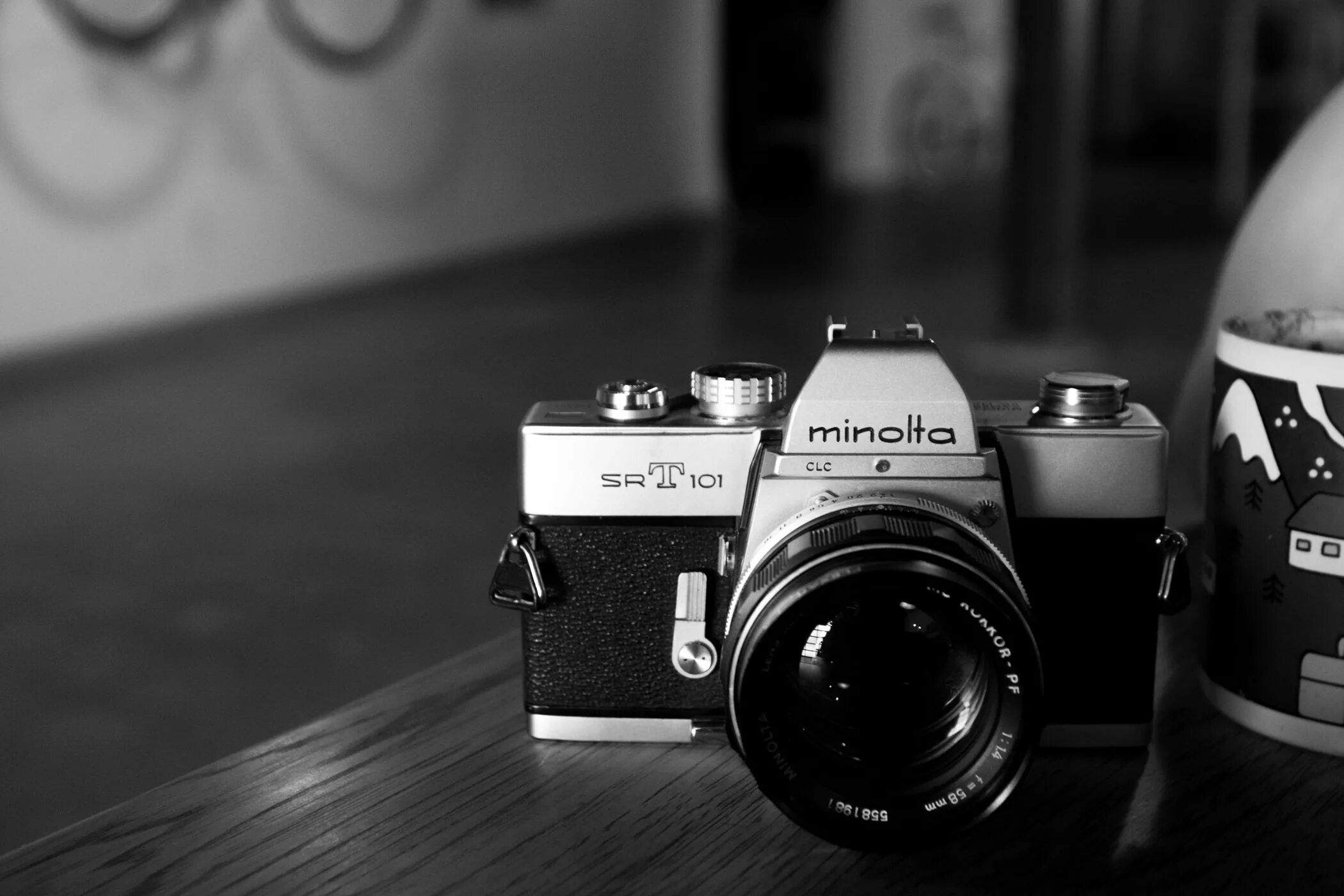 Камера стала черно белой. Фотоаппарат чб. Чёрно-белый фотоаппарат. Красивый фотоаппарат. Черно белый фотик.