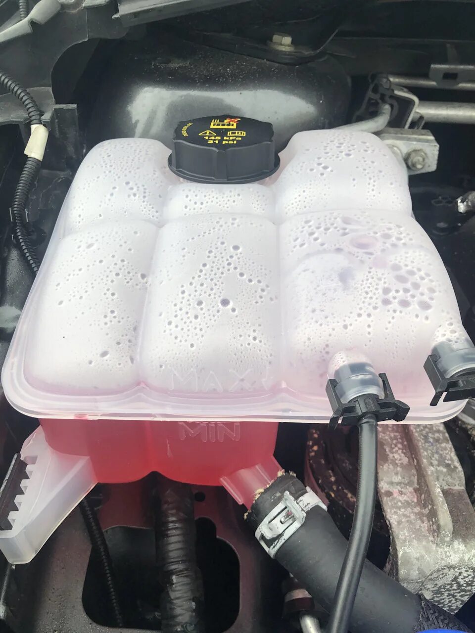 Антифриз фф3. Бачок антифриза форд фокус 2 2. ford focus 3 расширительный бачок системы охлаждения.