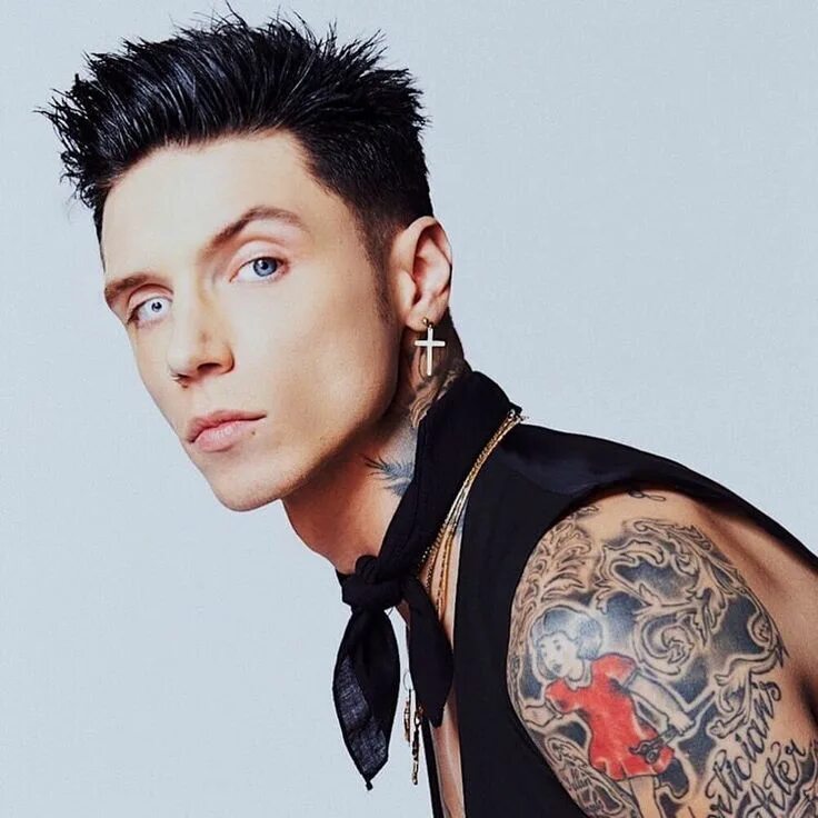 Andy biersack. Энди бирсак we don't have to dance. Энди блэк. Энди бирсак. Энди бирсак 2020.