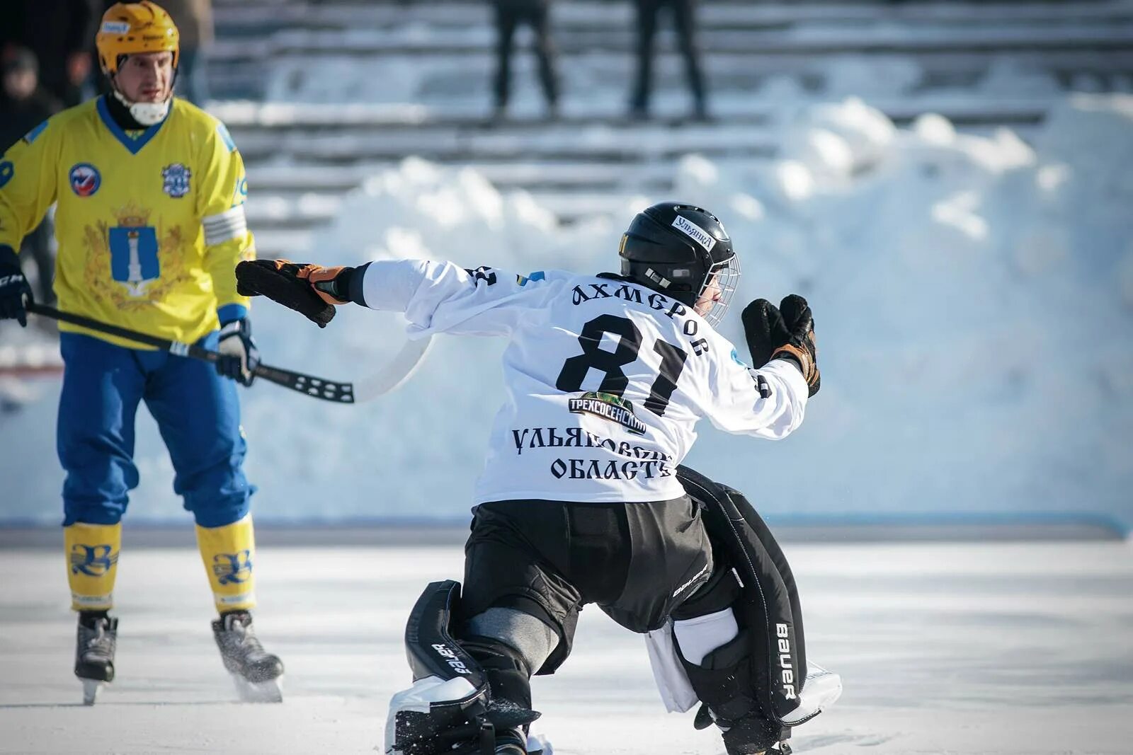 Хоккей с мячом кузбасс волга. Хоккей с мячом кузбасс волга. Хоккей с мячом кузбасс. Волга ульяновск хоккей с мячом. Кузбасс игра.