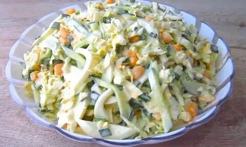 Салат из пекинской капусты огурцов и кукурузы